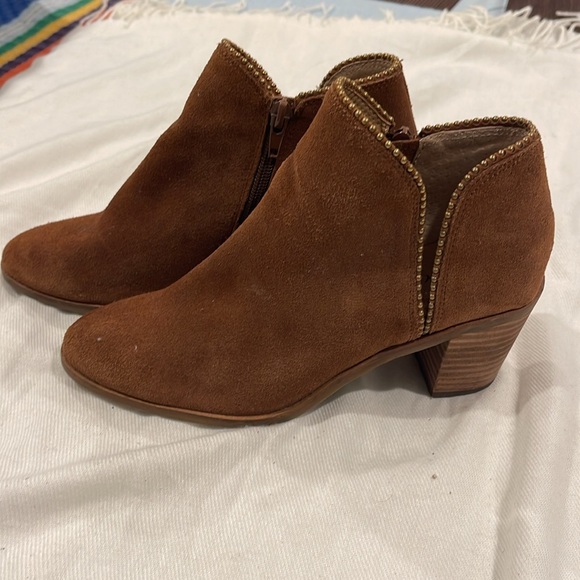 Lucky Brand Women’s Pincah Booties 6 Brown Leather Stacked 2” Heel Ankle Boots - Picture 2 of 9